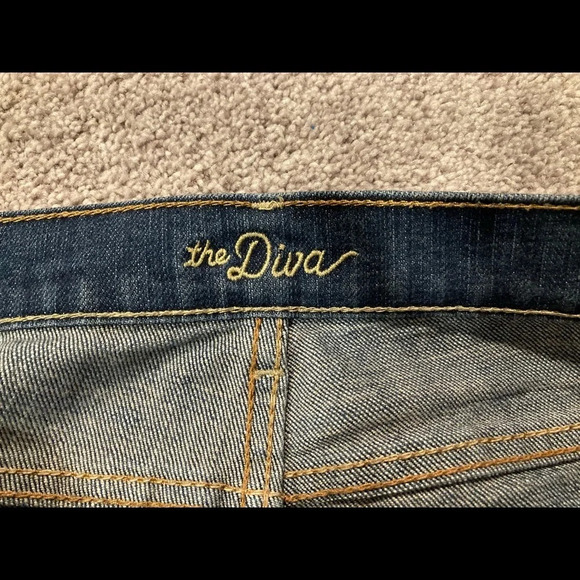 Old Navy The Diva Jeans 6 Short - Picture 6 of 11